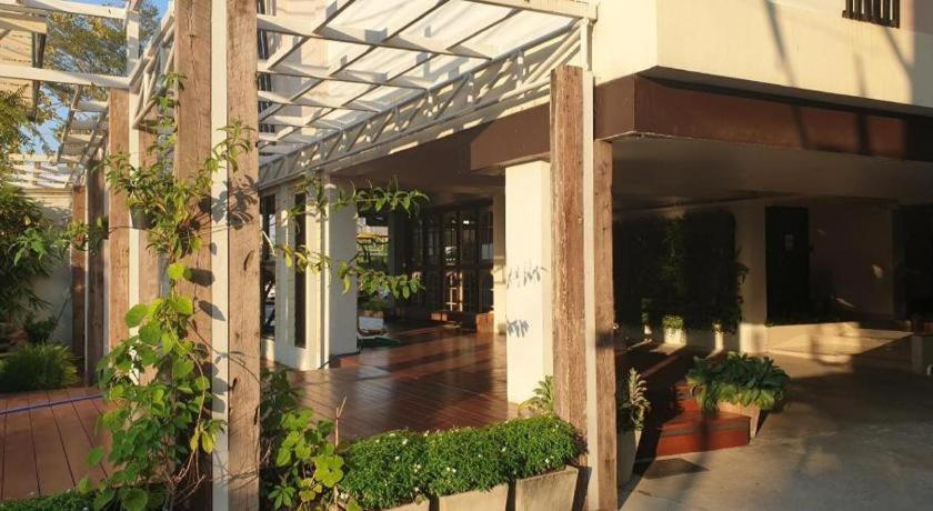 Thousand-Ten Thousand Hotel Bangkok Exterior foto